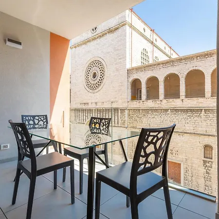Hurban Anastasio 12 Terrace Park Apartment *