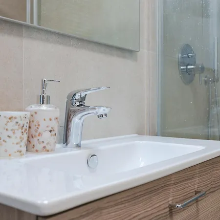 Hurban Anastasio 12 Terrace Park 公寓 *